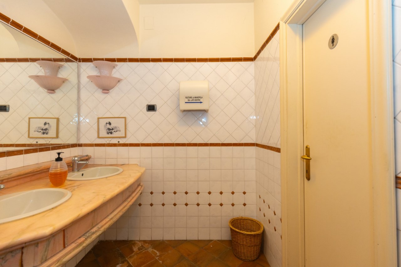 Foto: Hotel-Albergo-Pensione in VENDITA a Lerici TELLARO - 10