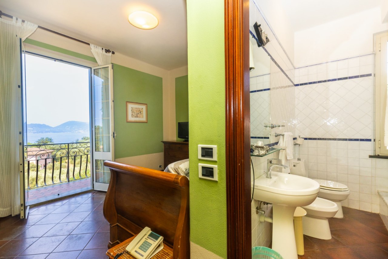 Foto: Hotel-Albergo-Pensione in VENDITA a Lerici TELLARO - 6