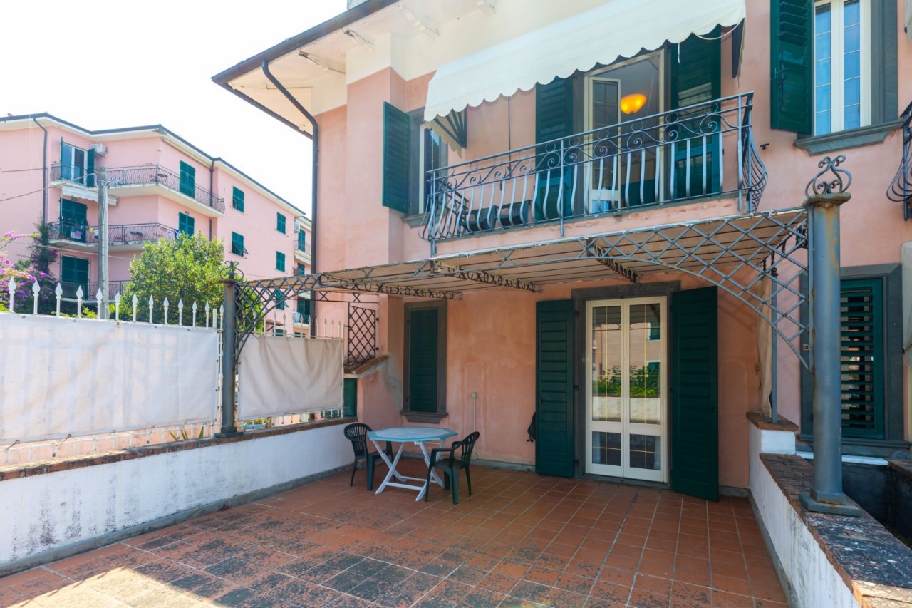 Foto: Hotel-Albergo-Pensione in VENDITA a Lerici TELLARO - 33