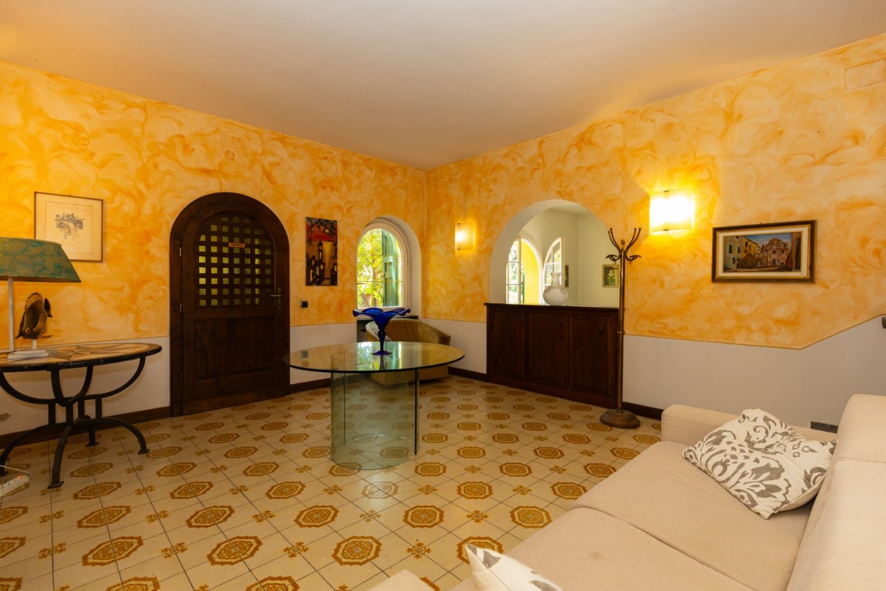 Foto: Hotel-Albergo-Pensione in VENDITA a Lerici TELLARO - 9
