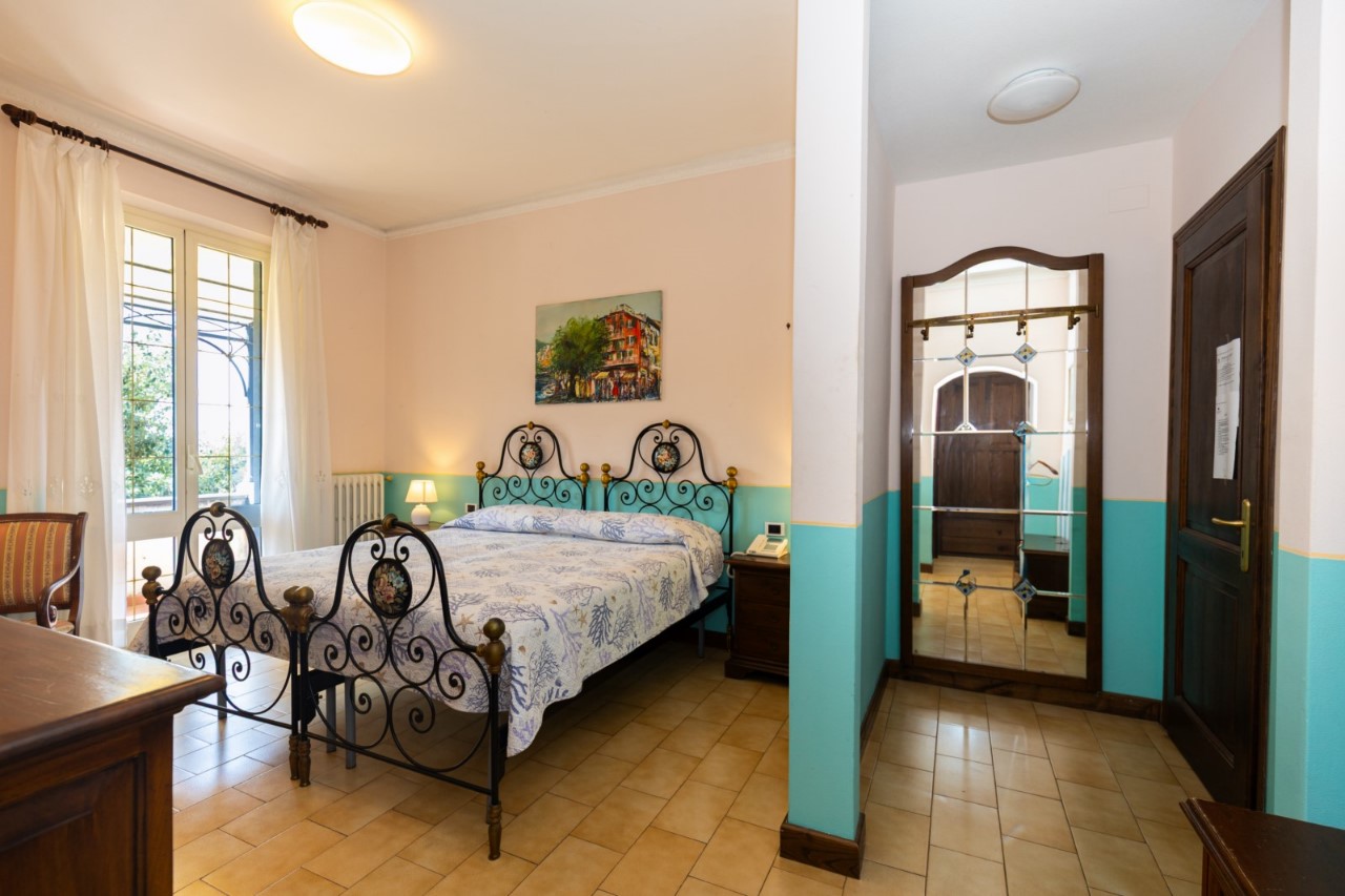 Foto: Hotel-Albergo-Pensione in VENDITA a Lerici TELLARO - 41