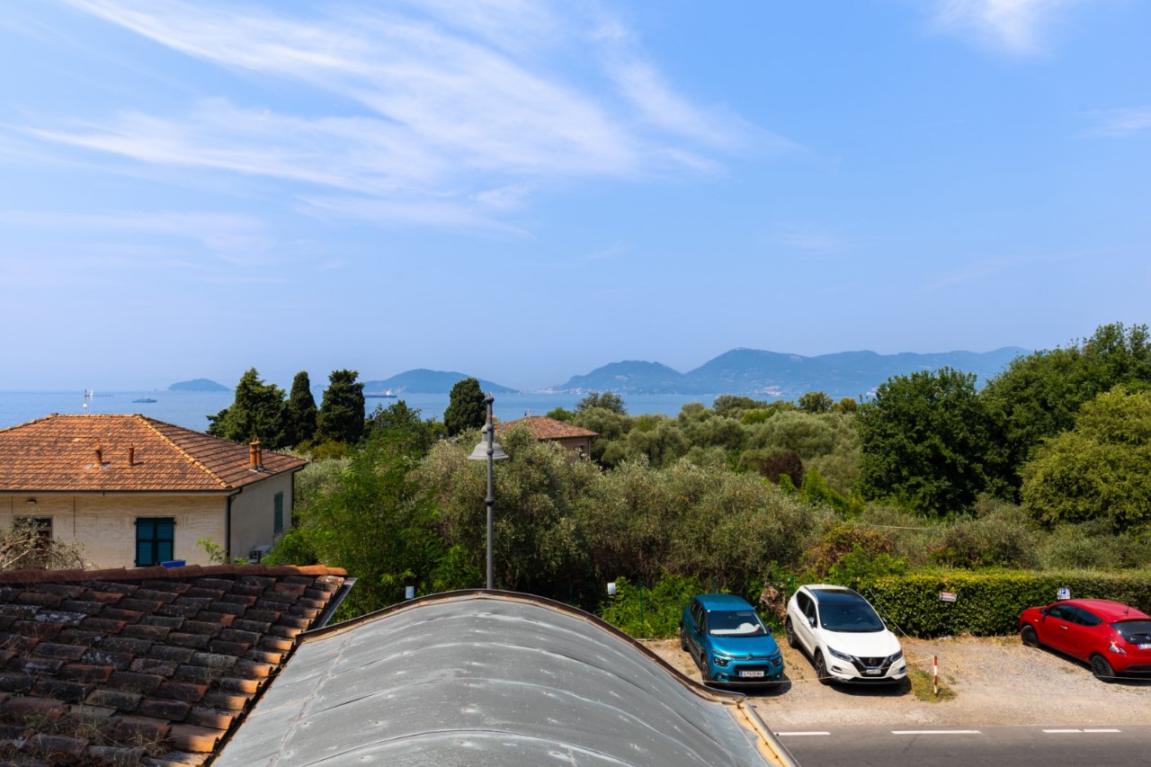 Foto: Hotel-Albergo-Pensione in VENDITA a Lerici TELLARO - 1