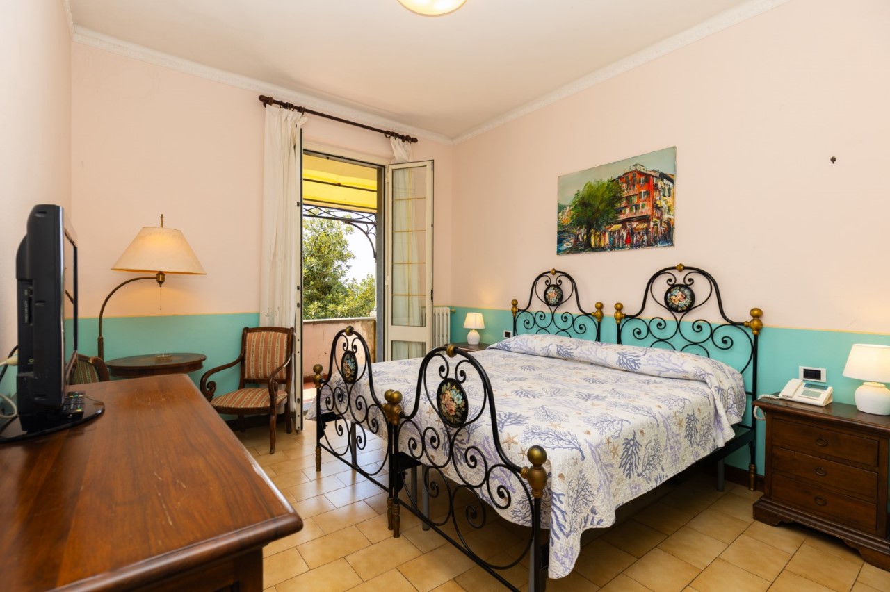 Foto: Hotel-Albergo-Pensione in VENDITA a Lerici TELLARO - 40