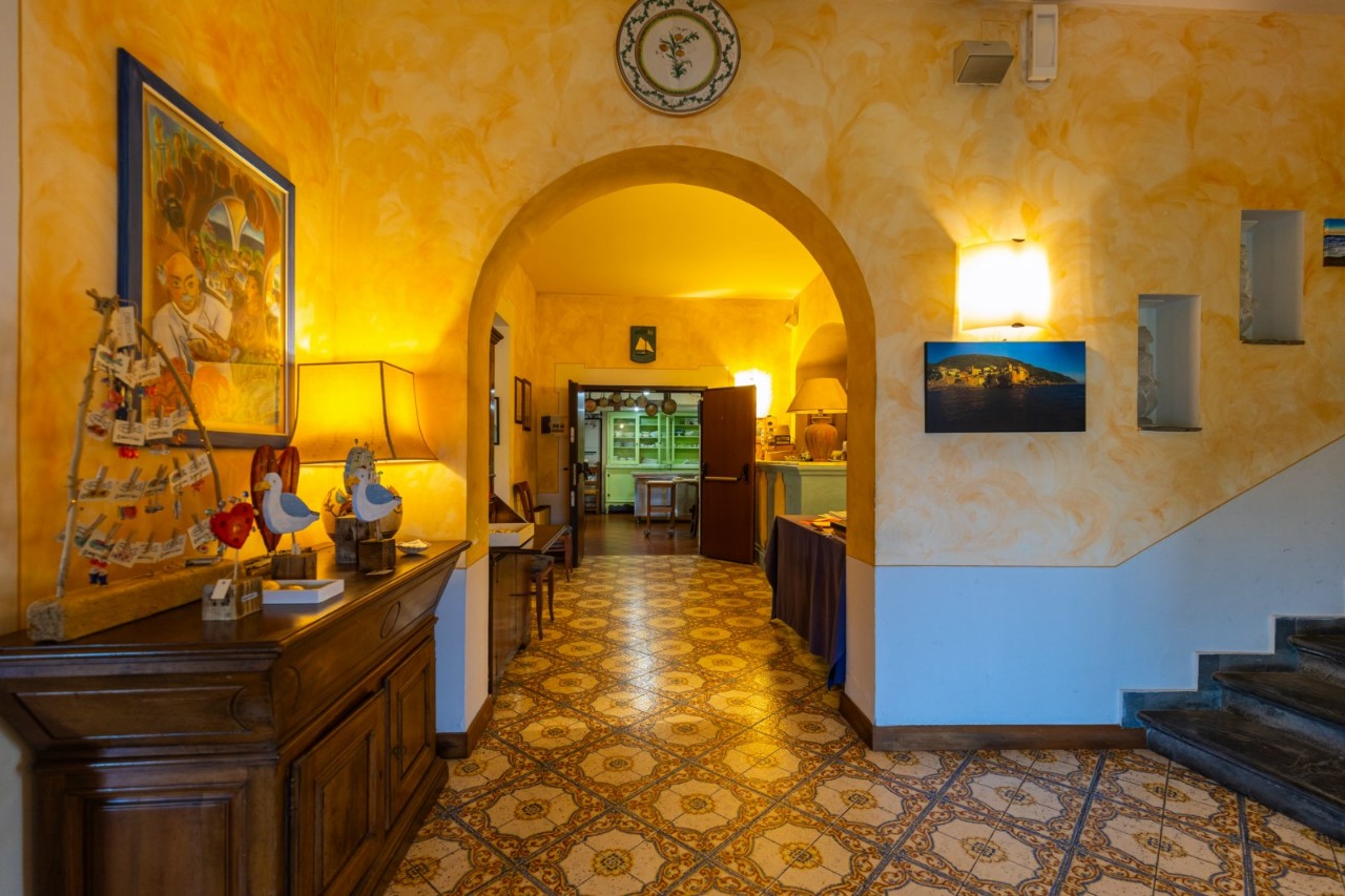 Foto: Hotel-Albergo-Pensione in VENDITA a Lerici TELLARO - 37